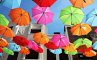 Цветные зонтики на улицах Агеды, фото №4 из 16